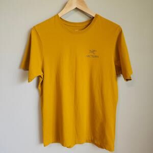 Arc'teryx Emblem T Shirt Mens Medium Yellow Gold Short Sleeve Logo Outdoor